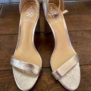 BRAND NEW! Vince Camuto(7.5)Sliver Metallic heels